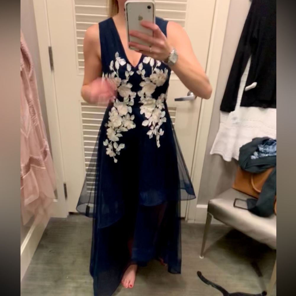 Gown - Picture 5 of 8